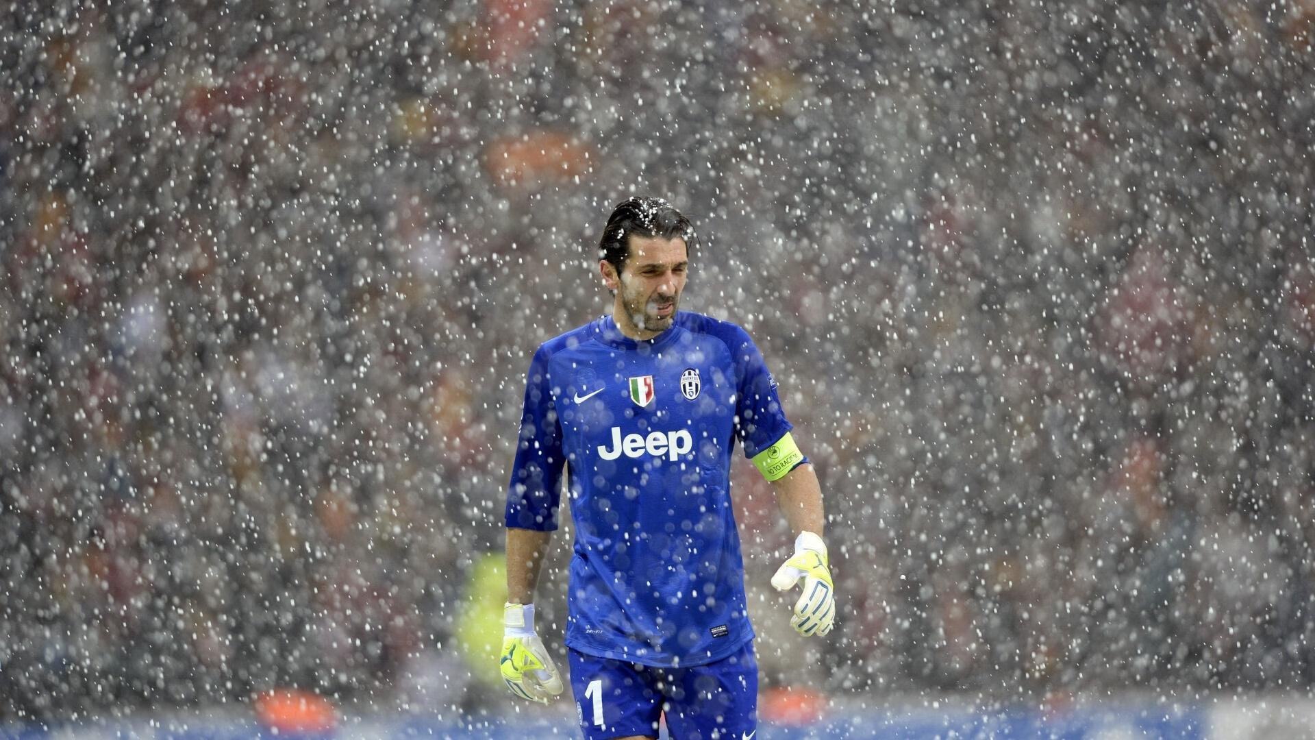 英超争冠激烈：胜负变幻无常，悬念不断，英超冠军争夺